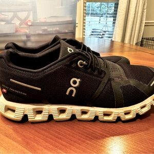 On Cloud shoes WOMENS 7